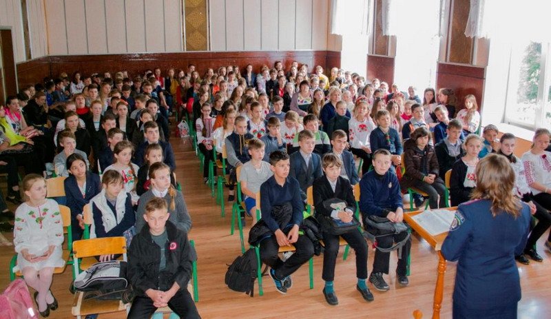 Васильківські поліцейські за безпечні канікули школярів
