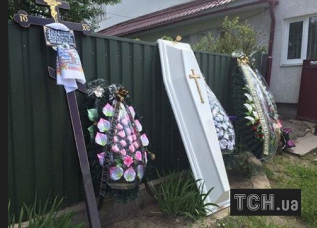 В Василькове хоронят девочек, сбитых пьяным лихачем на ВАЗе