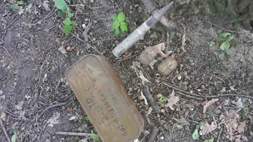 У Васильківському районі було виявлено сховище з боєприпасами