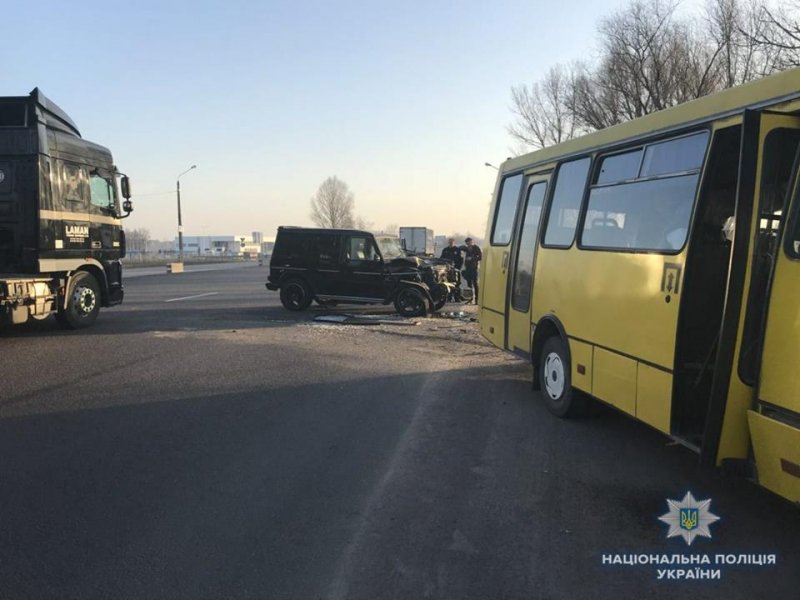 ДТП: чотири пасажира «Богдану» травмовані.