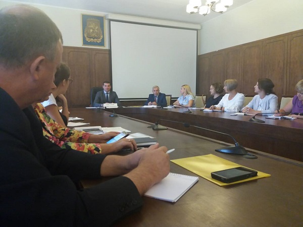 ВНУТРІШНЯ ПОЛІТИКА В РАЙОНАХ ТА МІСТАХ ОБЛАСНОГО ЗНАЧЕННЯ КИЇВСЬКОЇ ОБЛАСТІ