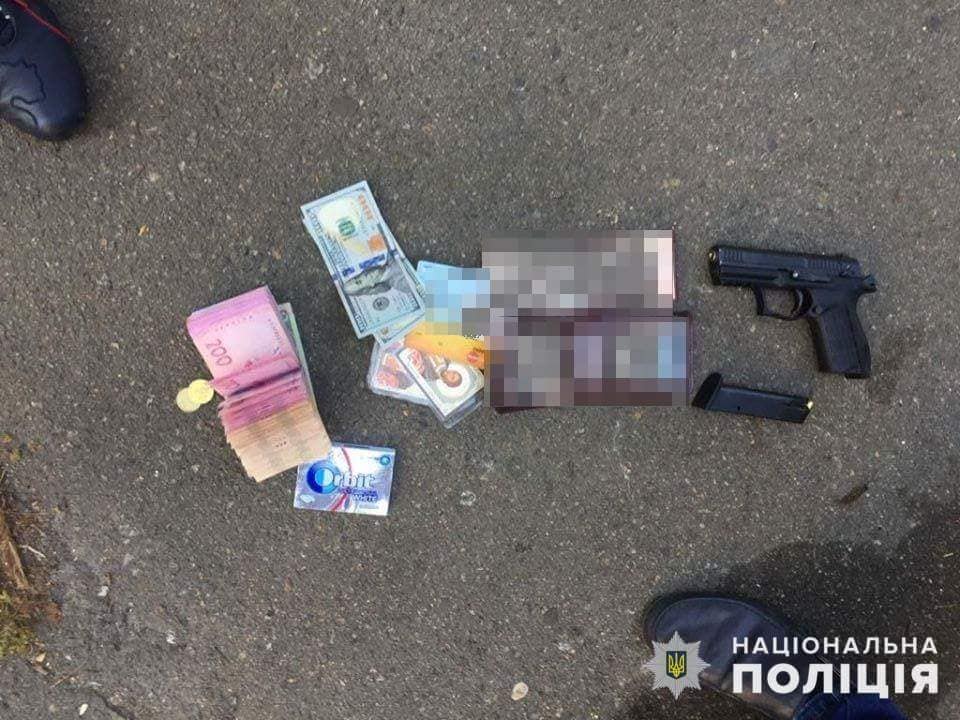 Правоохоронці з Василькова  затримали чоловіка за збут зброї і боєприпасів