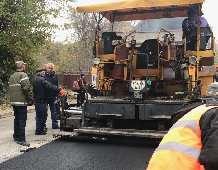 АСФАЛЬТУВАННЯ ДОРІГ У МІСТІ ВАСИЛЬКОВІ