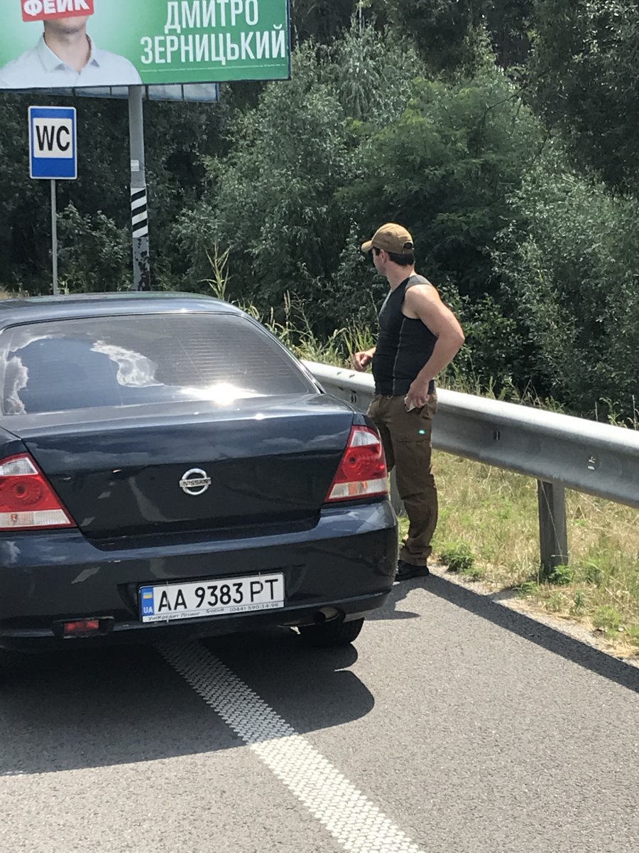 На Обухівщині та Васильківщині масово псують бігборди опонентів