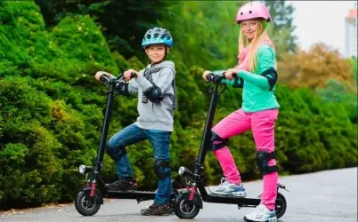 Який захист потрібен дитині для їзди на самокаті