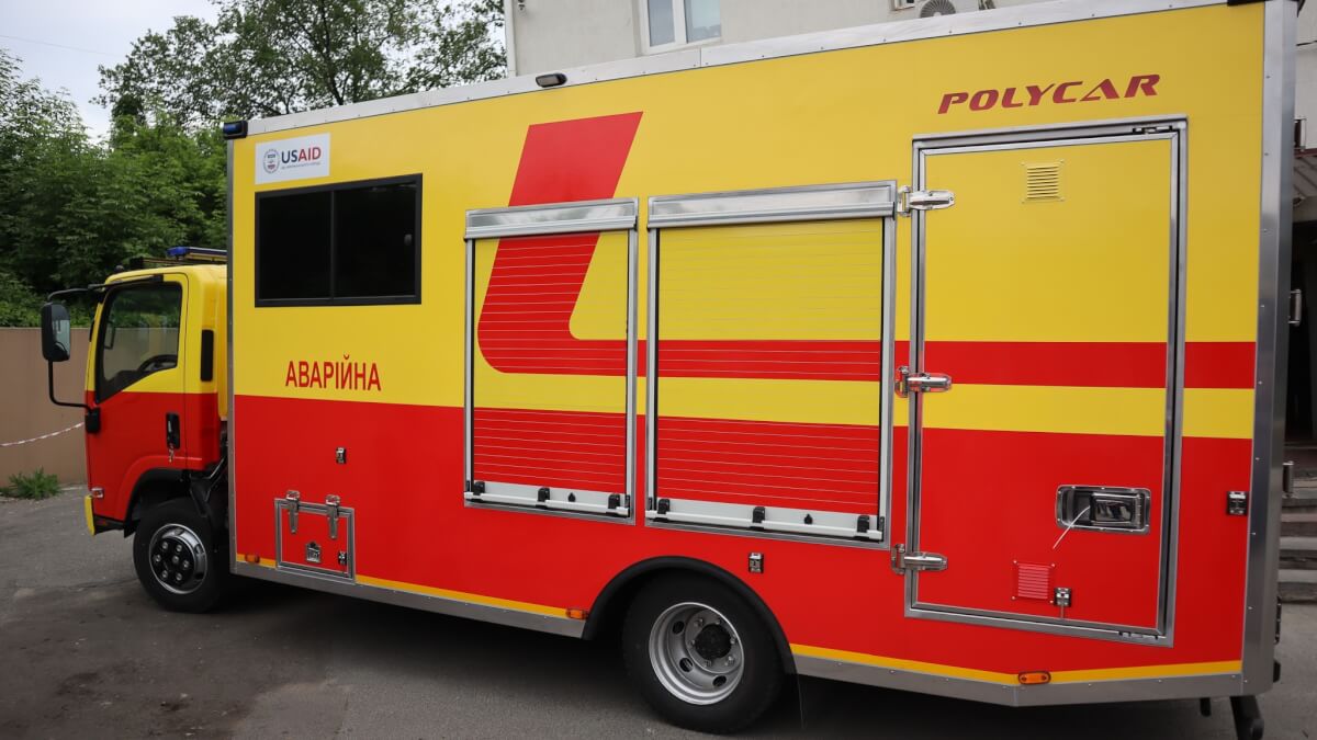 Місто Васильків отримав нову машину для ремонту теплових мереж