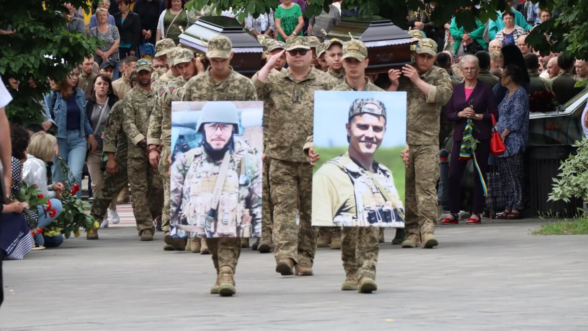 В Василькові попрощалися з  Героями Макарченком Ігорем Анатолійовичем та Фроловим Юрієм Олеговичем
