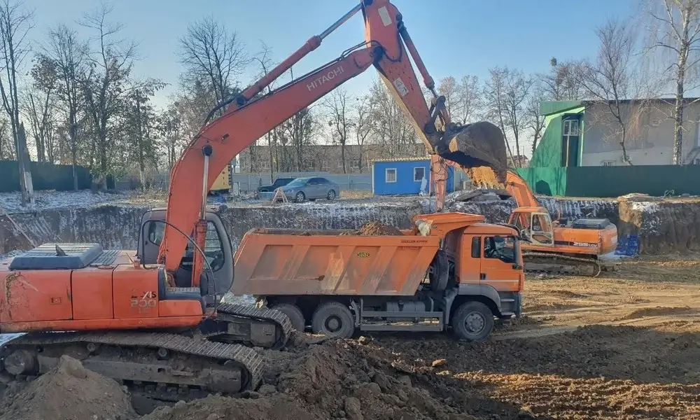 В місті Васильків на місці зруйнованої пʼятиповерхівки зводять новий будинок