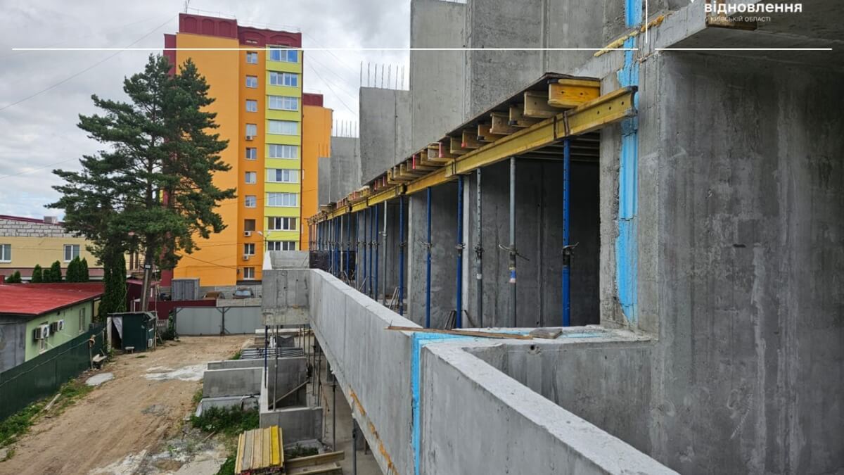 В місті Васильків продовжується  будівництво дев’ятиповерхівкі на місці зруйнованого будинку