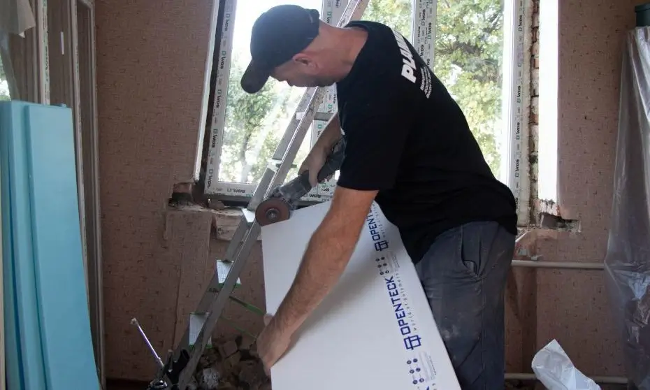 Місто Васильків витратить 2,4 млн гривень на заміну вікон в будинках, що зазнали атак росіян