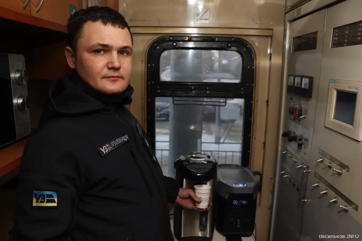 До міста Васильків прибули два «Вагони незламності» від Укрзалізниці
